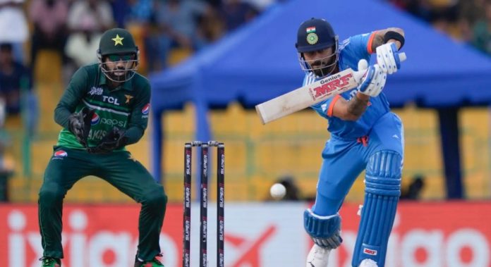 چیمپئنز ٹرافی: پاکستان کے 242 رنز کے ہدف کے تعاقب میں بھارت کی بیٹنگ جاری