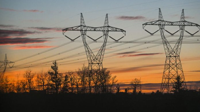 شہریوں کے لیے بڑی خوشخبری  بجلی سستی ہونے کا امکان