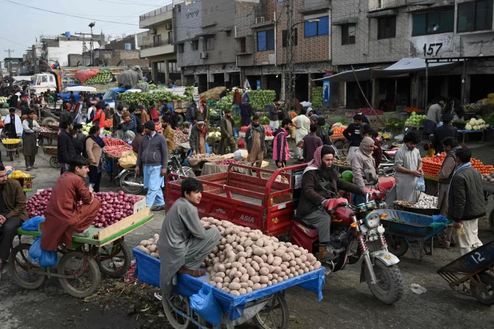 پاکستانی عوام بدستور معاشی خدشات کا شکار، تازہ سروے رپورٹ