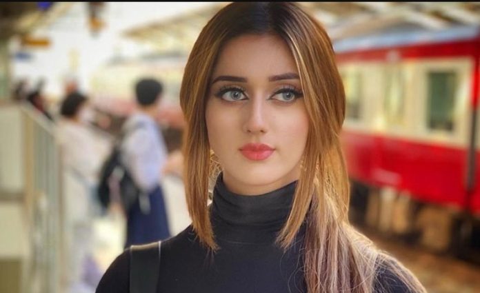 Jannat Mirza decides to return home from London