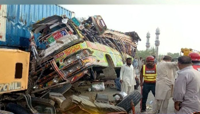 رحیم یار خان: موٹروے حادثے میں 13 افراد جاں بحق، کئی زخمی