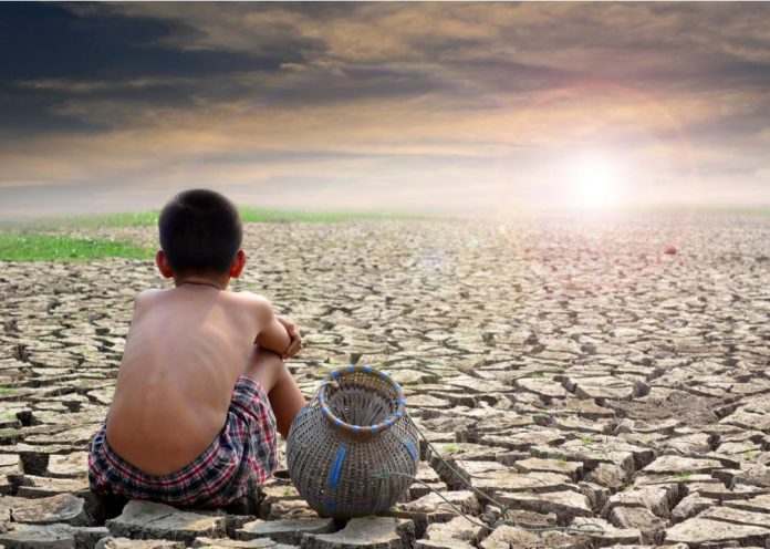 حکومت نے آئندہ مالی سال میں تعلیم اور صحت کے منصوبوں کو پسِ پشت ڈالنے کا فیصلہ کر لیا