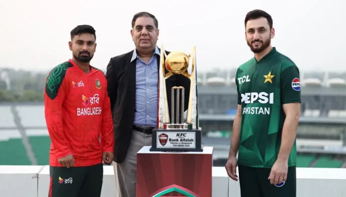 ڈھاکا: پاک-بنگلا ٹی 20 سیریز کی ٹرافی کی نقاب کشائی