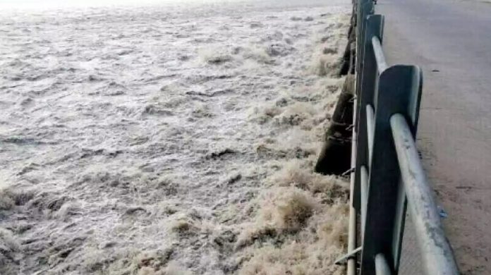 Indian water aggression, water levels in Ravi and Sutlej rivers are dangerously high