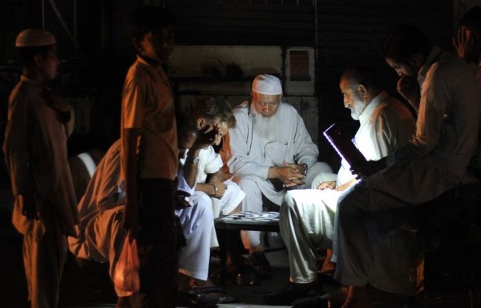 Karachi plunged into darkness, power outage for 36 hours, life paralyzed