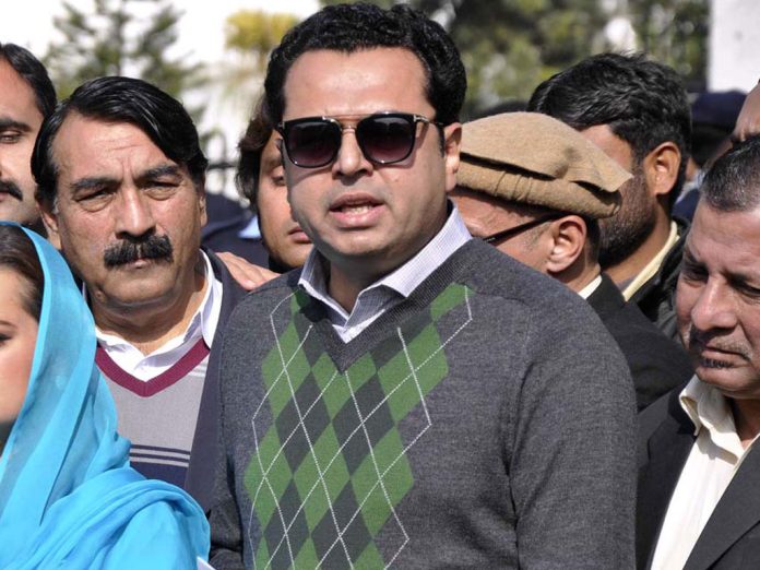 بیگم اور پھوپھیاں کافی نہیں تھیں، اب بچے بھی آ گئے تو کیا کریں گے؟ طلال چوہدری