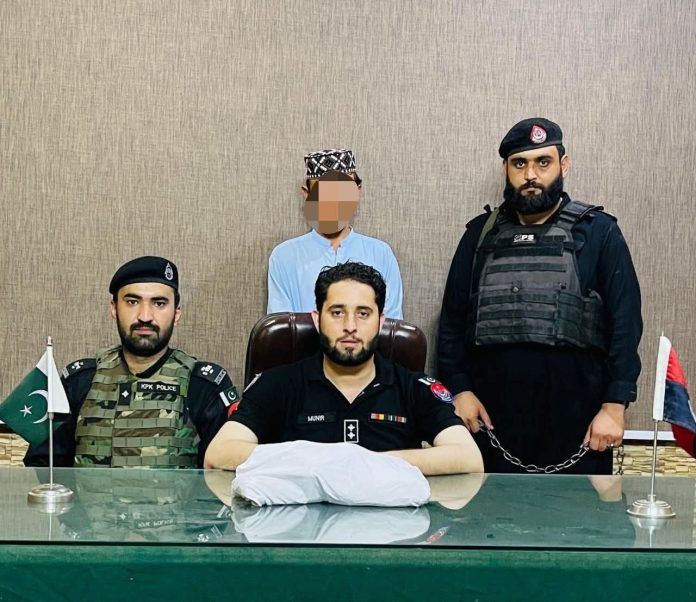 جمرود پولیس کی بڑی کامیابی، موٹر کار سے 5 کلو ہیروئن برآمد