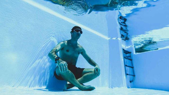 شہری نے کمال دکھا کر 29 منٹ تک سانس روکنے کا نیا ریکارڈ بنا ڈالا