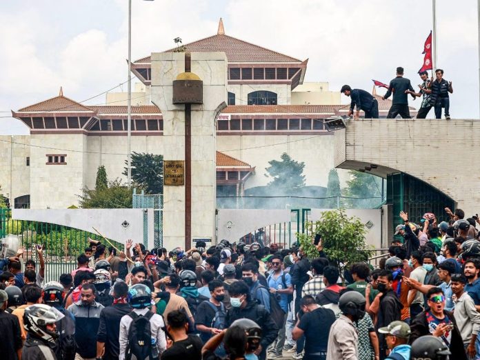 سوشل میڈیا پر پابندی الٹی پڑ گئی، پرتشدد مظاہروں کے بعد نیپالی وزیراعظم نے استعفیٰ دے دیا