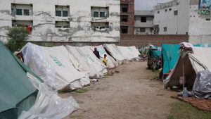 منہاج یونیورسٹی لاہور کے طلبہ کا چوہنگ کے سیلاب متاثرین کے ساتھ اظہارِ یکجہتی