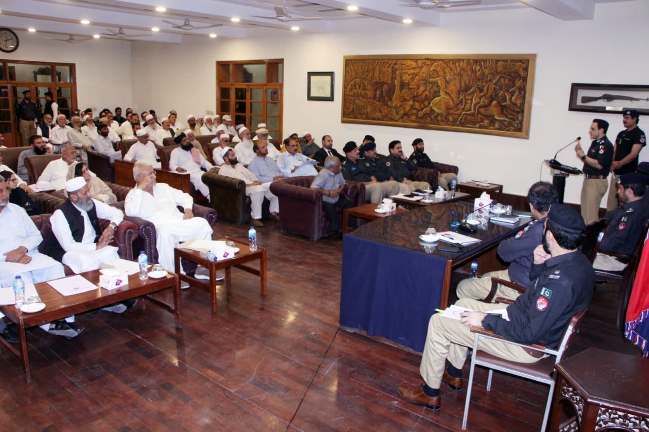 سی سی پی او پشاور ڈاکٹر میاں سعید احمد نے تقریب سے خطاب