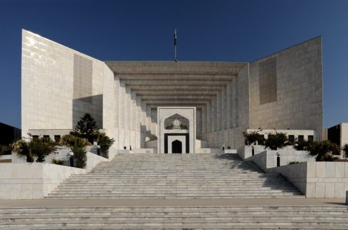 People should invest money in stock market instead of keeping it in banks، Supreme Court