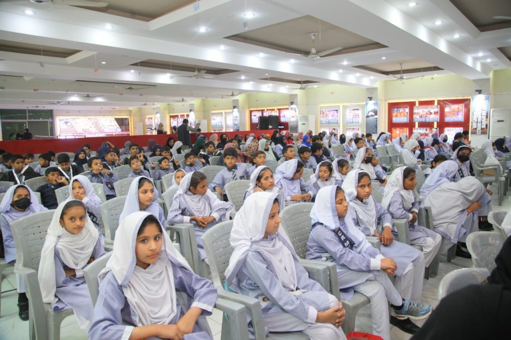 قومیں اساتذہ کے کردار سے بنتی اوربرباد ہوتی ہیں:ڈاکٹر حسین قادری