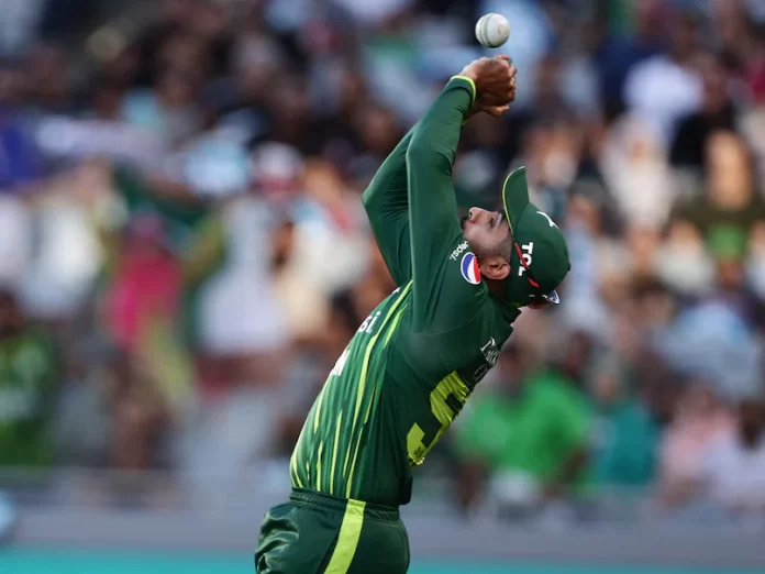 بابر اعظم کا ناقابلِ یقین کیچ، آئی سی سی نے بھی خراجِ تحسین پیش کردیا