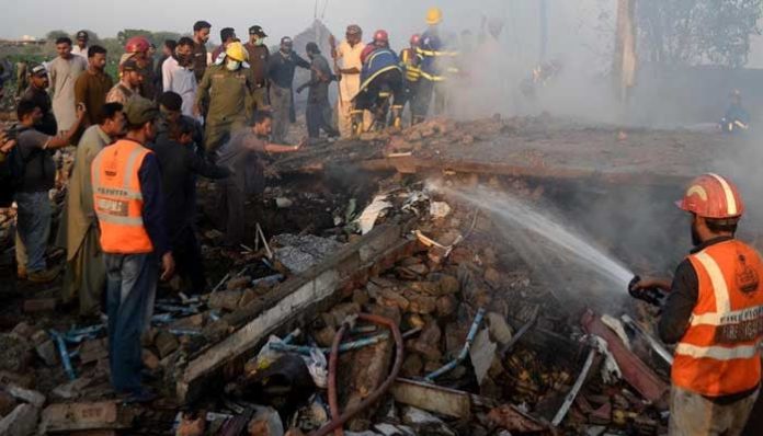 فیصل آباد کیمیکل فیکٹری میں سلنڈر پھٹنے سے دھماکا، 15 ہلاکتیں، ریسکیو آپریشن جاری