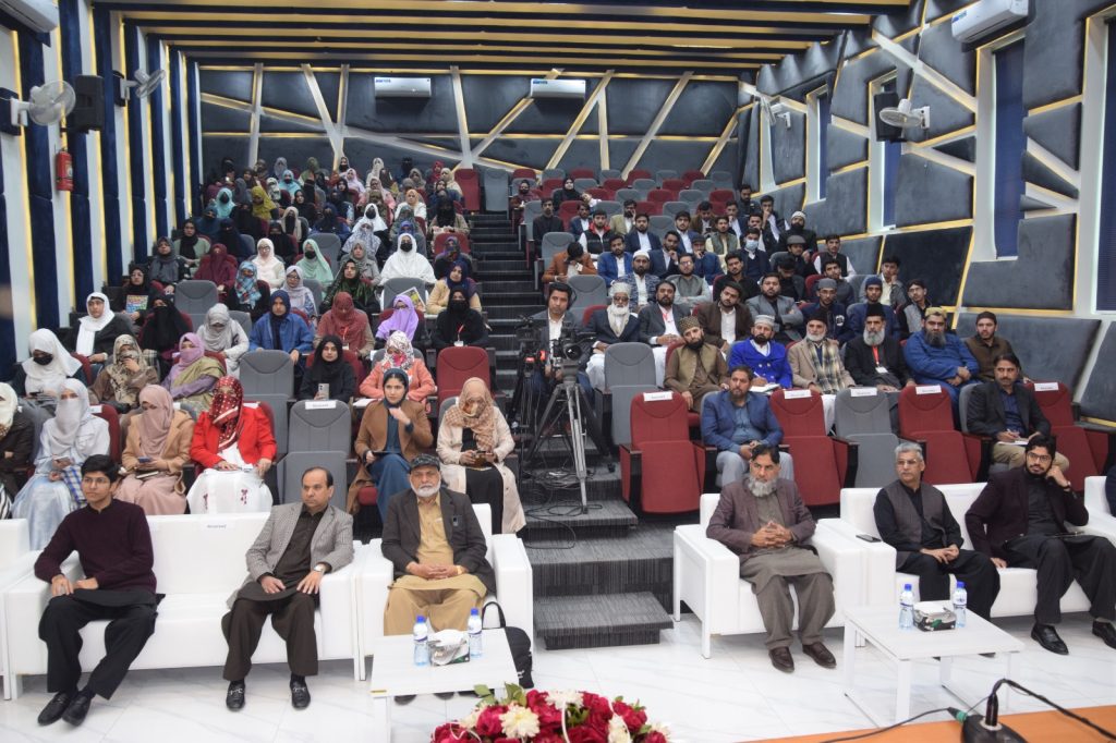 منہاج یونیورسٹی لاہور میں ’’صوفی بائیوگرافی اور کیریکٹر بلڈنگ کورس‘‘کی اختتامی تقریب