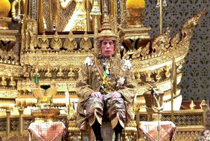 کرایے کے پیسوں پر دنیا میں سب سے شاہانہ زندگی گزارنے والا بادشاہ کون ہے؟