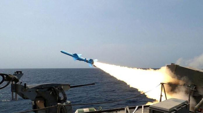 ایران کا آبنائے ہرمز میں لائیو فائر فضائی مشقوں کا اعلان، پروازیں محدود