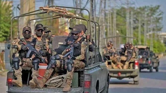 بارود سے بھری گاڑی پر سوار خودکش بمبار کو فورسز کے اگلے دستے نے بروقت روک لیا