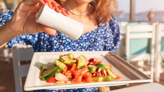 اضافی نمک اور ذہنی صحت کا تعلق؟ نئی تحقیق نے چونکا دیا