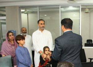 زرتاشہ کاشف کی منہاج القرآن انٹرنیشنل آمد، پروفیسر ڈاکٹر حسین قادری سے ملاقات