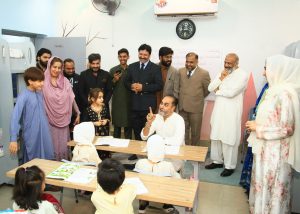 زرتاشہ کاشف کی منہاج القرآن انٹرنیشنل آمد، پروفیسر ڈاکٹر حسین قادری سے ملاقات