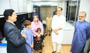 زرتاشہ کاشف کی منہاج القرآن انٹرنیشنل آمد، پروفیسر ڈاکٹر حسین قادری سے ملاقات