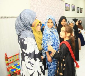 زرتاشہ کاشف کی منہاج القرآن انٹرنیشنل آمد، پروفیسر ڈاکٹر حسین قادری سے ملاقات