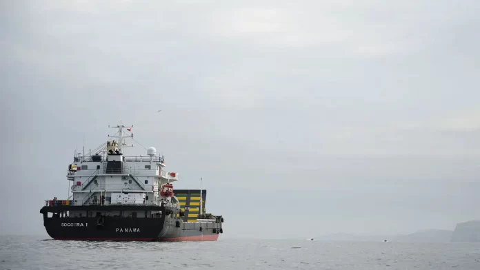 آبنائے ہرمز میں ایران کا بڑا اقدام، دو جہازوں پر قبضہ، کشیدگی میں اضافہ