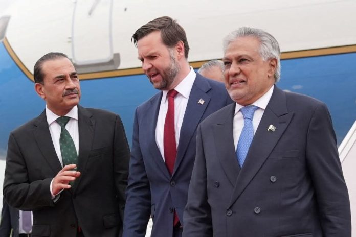 ایران کے ساتھ مذاکرات؛ امریکی نائب صدر کی قیادت میں وفد اسلام آباد پہنچ گیا