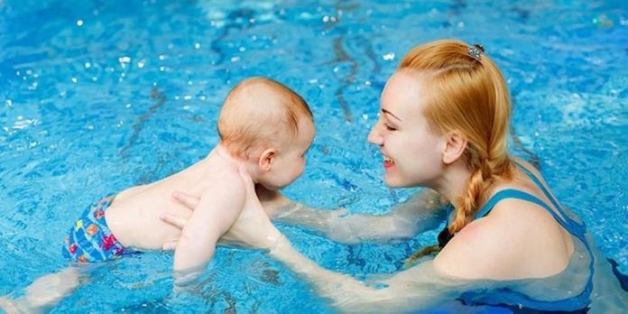 کم عمری میں تیراکی سیکھنا کیوں ضروری؟ بچوں کی مکمل نشوونما کا راز سامنے آگیا