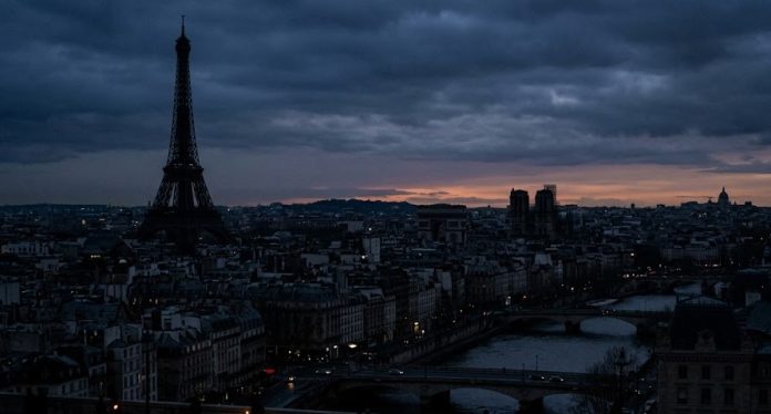 Climate change shakes France's electricity system, increasing demand for ACs and fans