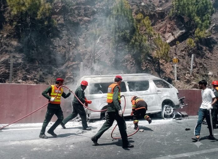 Rawalpindi؛Terrible accident on Murree Road, 10 people killed after vehicle catches fire