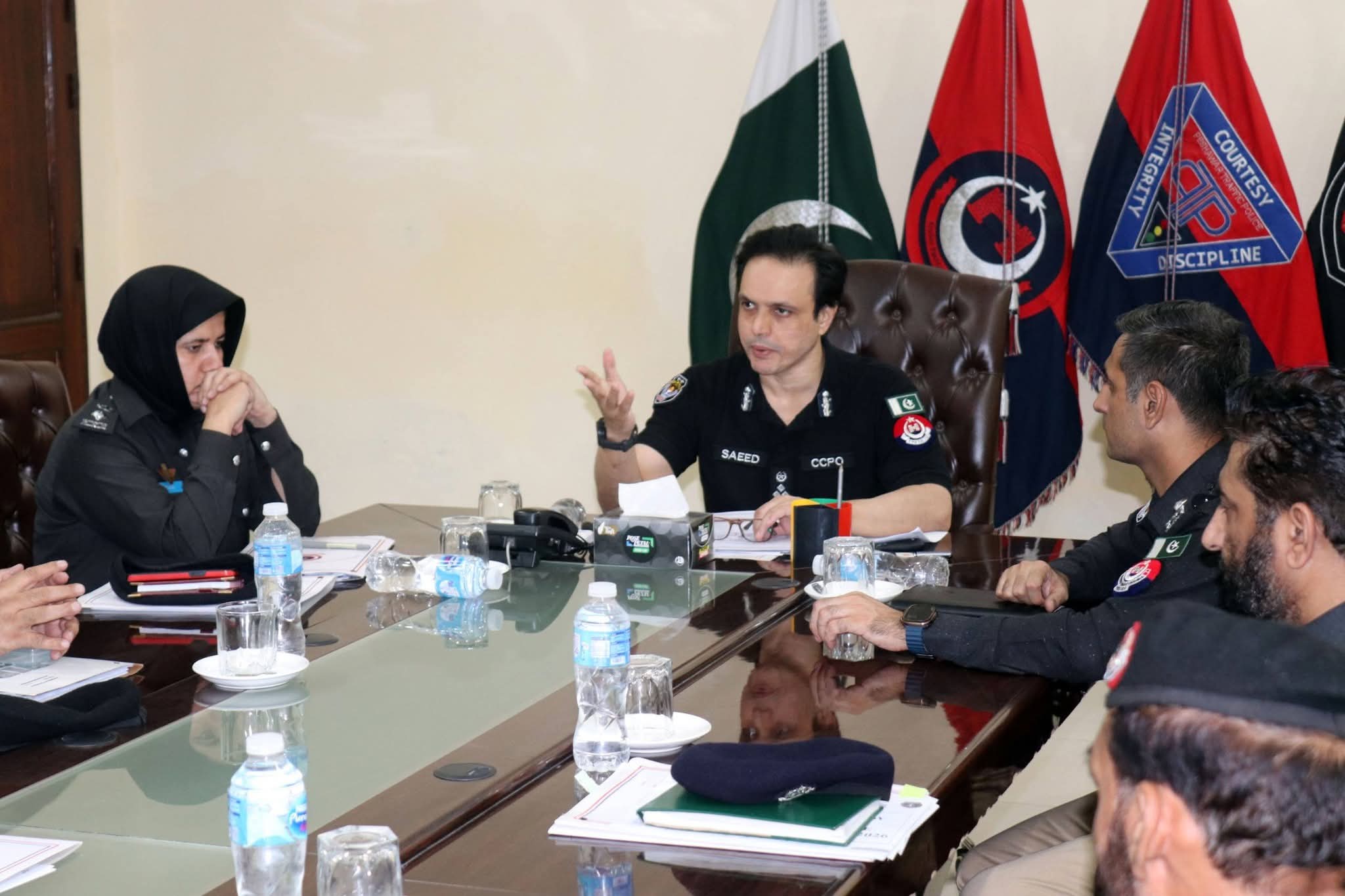 پشاور کی گلیوں سے پولیس لائن تک: ڈاکٹر میاں سعید احمد کی قیادت میں بدلتی ہوئی پولیسنگ کی کہانی