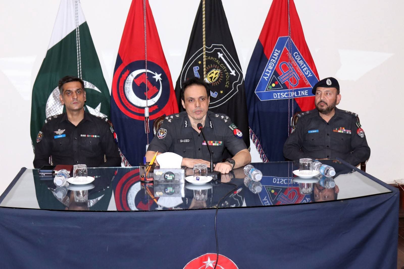 پشاور کی گلیوں سے پولیس لائن تک: ڈاکٹر میاں سعید احمد کی قیادت میں بدلتی ہوئی پولیسنگ کی کہانی
