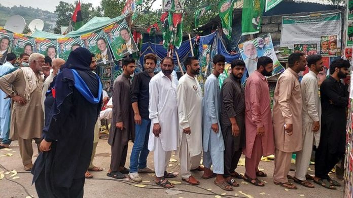 آزاد کشمیر میں انتخابی دنگل سج گیا، میرپور ڈویژن کے 13 حلقوں میں پولنگ جاری
