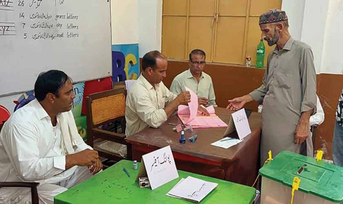 آزاد کشمیر کے انتخابی معرکے میں ن لیگ سب پر بازی لے گئی، 13 نشستیں حاصل، پیپلز پارٹی کے حصے میں 5 سیٹیں آئیں
